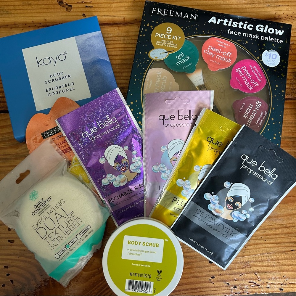 2/$22 ✨ 9 pc face mask and skincare kit